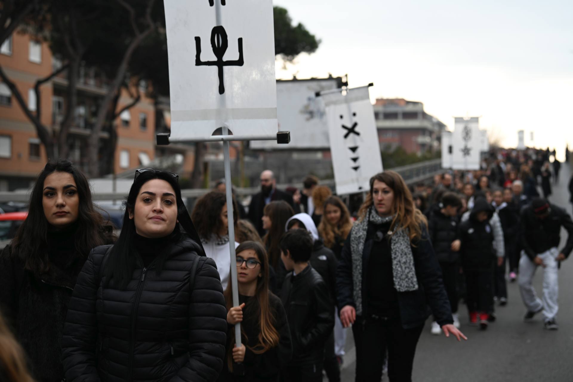 La crociata dei bambini, un corteo silenzioso per le strade di Ostia